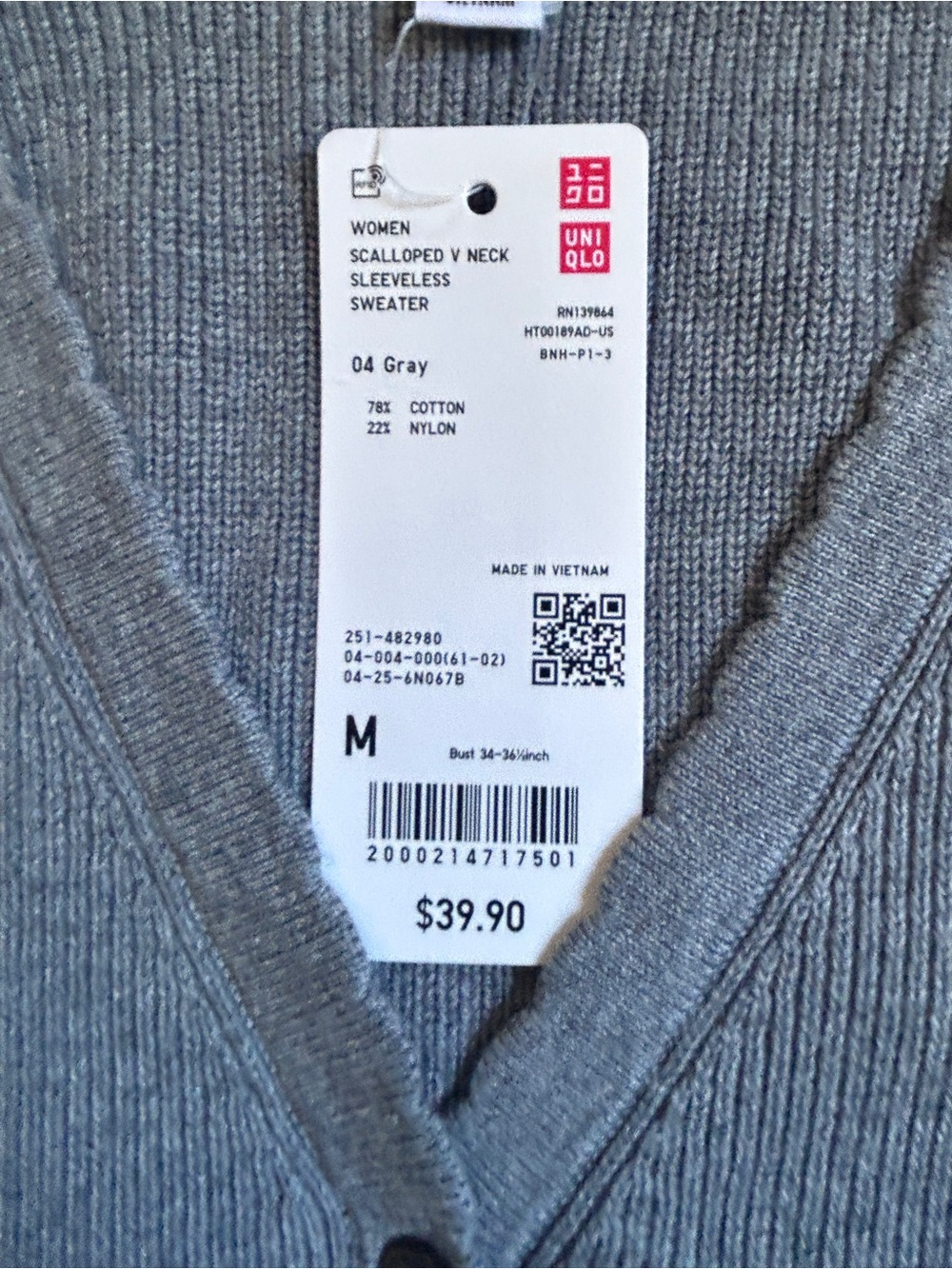Uniqlo Gray Scalloped V-neck Sweater Vest Small NWT - Picture 8 of 10